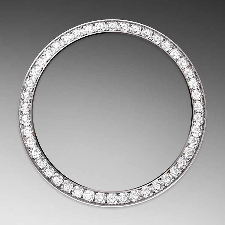 Diamond-set bezel Diamond-set bezel