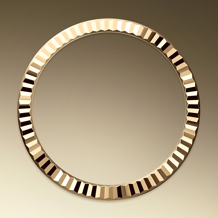 Fluted bezel Fluted bezel