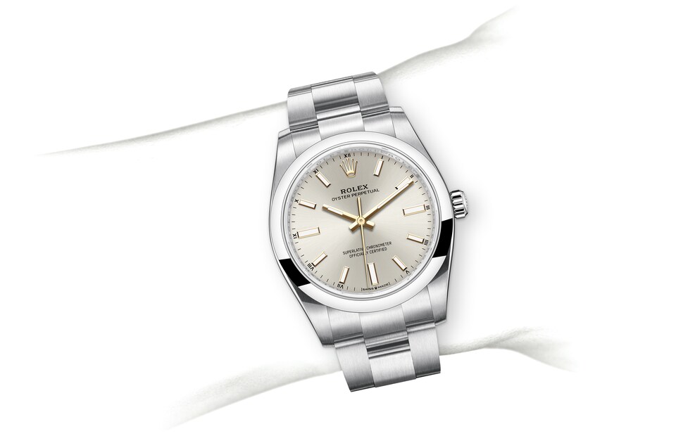 M124200-0001-on-wrist