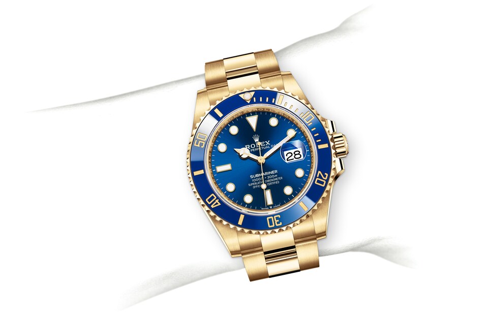 M126618LB-0002-on-wrist