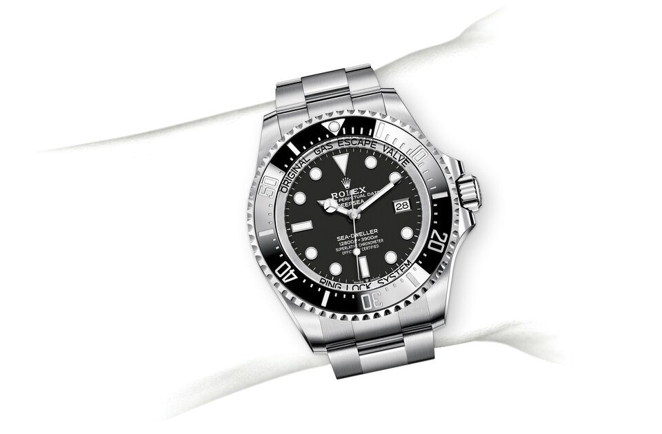 M136660-0004-on-wrist